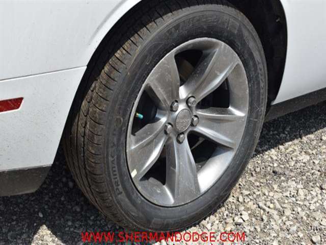 2017 Dodge Challenger SXT 2dr Coupe